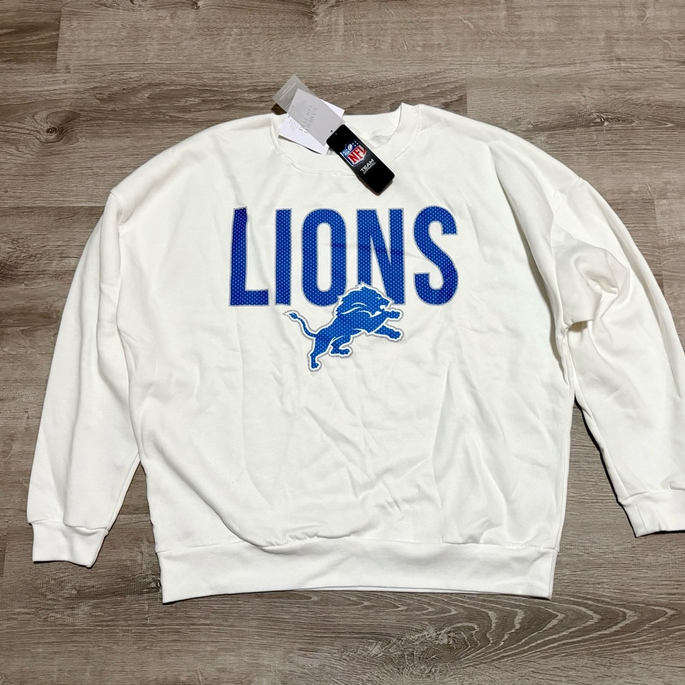 NWT - medium NFL Detroit Lions women’s White Crewneck Sweatshirt generous fit